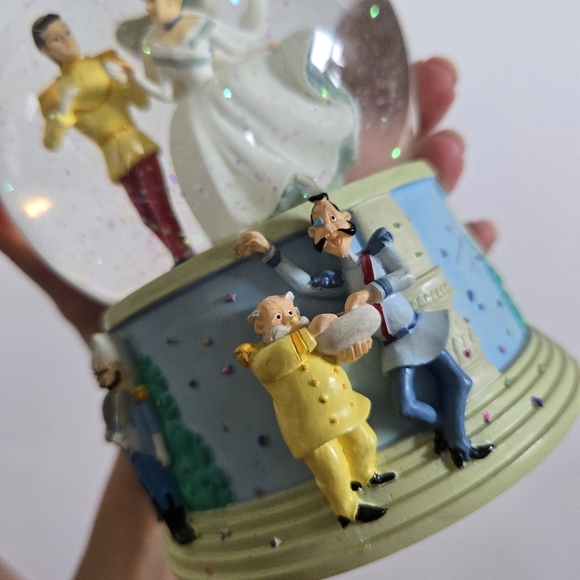 Vintage Disney Snow Globe Cinderella Prince Music box dream is a wish - Picture 3 of 7